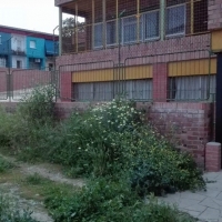 BA exige el adecentamiento de la entrada lateral de la Escuela Pepe Reyes