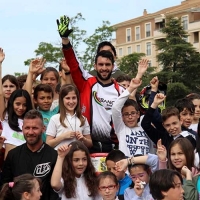 100 escolares disfrutan de una exhibición de BMX en Badajoz
