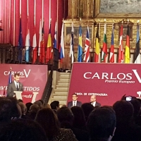 El Rey llega tarde a Yuste tras tres intentos fallidos de aterrizaje