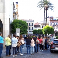 Enormes colas para comprar las entradas de los conciertos de Mérida