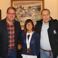 El alcalde de Mérida recibe a la nadadora Isabel Yinghua