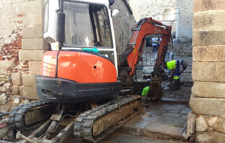 El acceso a la Alcazaba recupera la normalidad a un día de Los Palomos