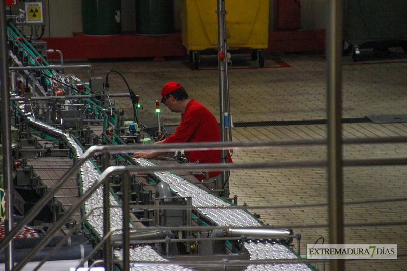Coca Cola muestra sus nuevas instalaciones a la prensa y radio extremeñas