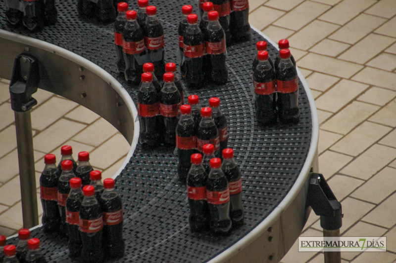Coca Cola muestra sus nuevas instalaciones a la prensa y radio extremeñas