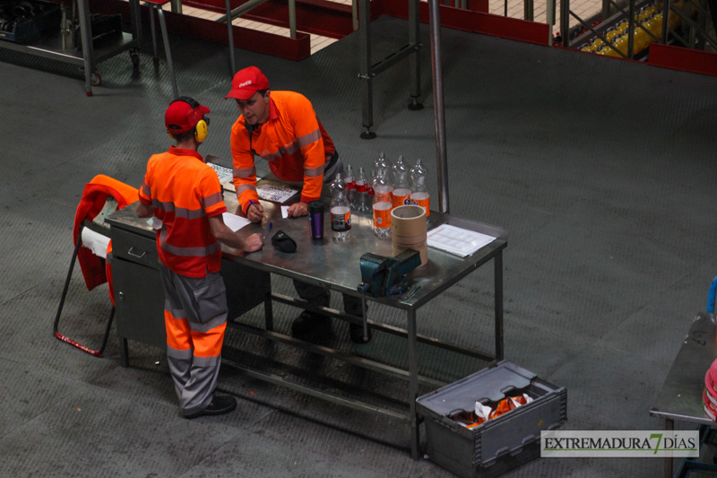 Coca Cola muestra sus nuevas instalaciones a la prensa y radio extremeñas