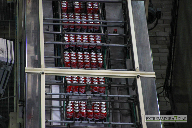 Coca Cola muestra sus nuevas instalaciones a la prensa y radio extremeñas