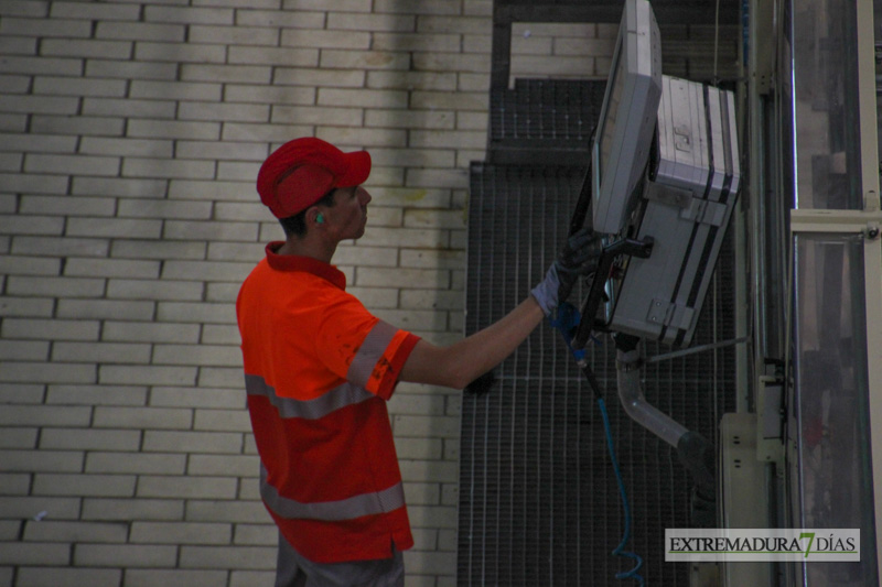 Coca Cola muestra sus nuevas instalaciones a la prensa y radio extremeñas