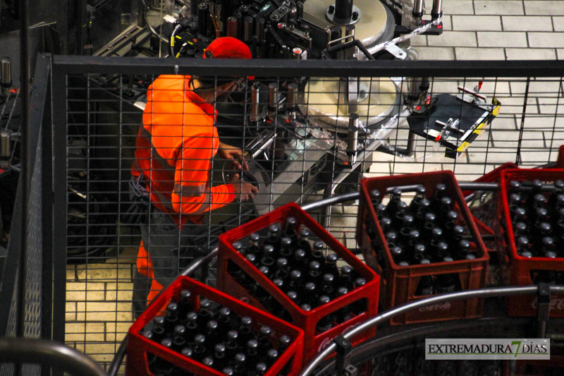 Coca Cola muestra sus nuevas instalaciones a la prensa y radio extremeñas