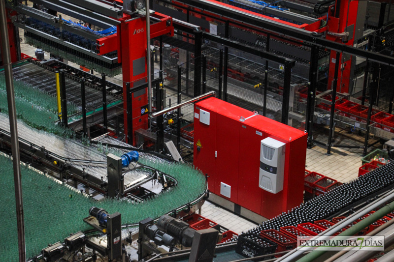 Coca Cola muestra sus nuevas instalaciones a la prensa y radio extremeñas