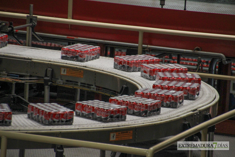 Coca Cola muestra sus nuevas instalaciones a la prensa y radio extremeñas