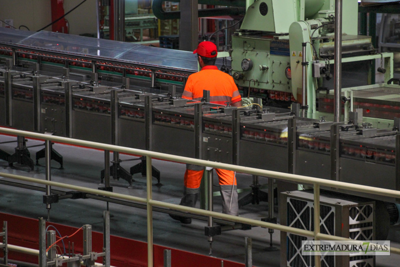 Coca Cola muestra sus nuevas instalaciones a la prensa y radio extremeñas