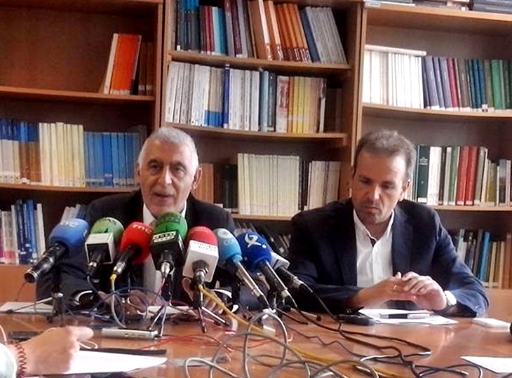 La reválida continua siendo objeto de disputa entre la Junta y el PP