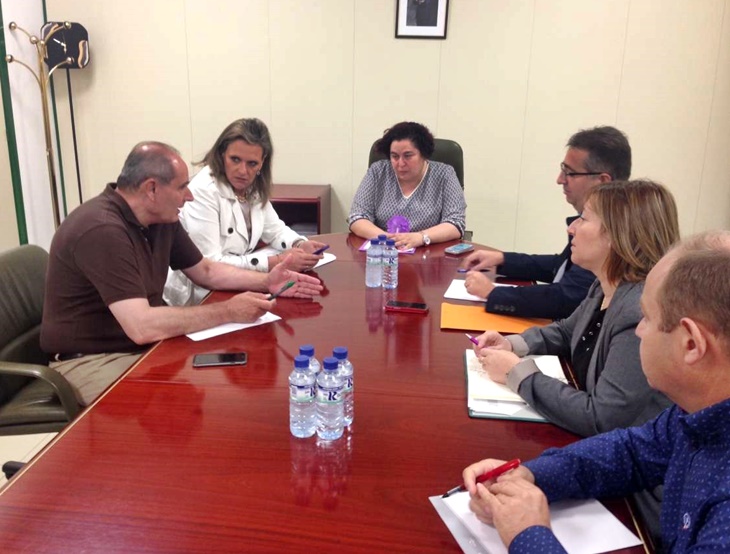 La Junta se compromete con el olivar y el caprino