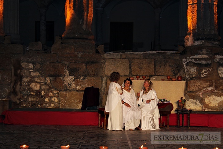 Cientos de personas disfrutan de la VII edición de Emérita Lúdica