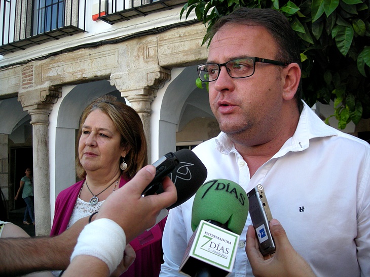 PSOE Mérida denuncia a Unidos Podemos por la colocación ilegal de carteles