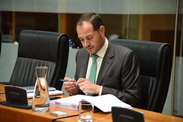 El PP critica a la Junta por la regulación de las gasolineras low-cost