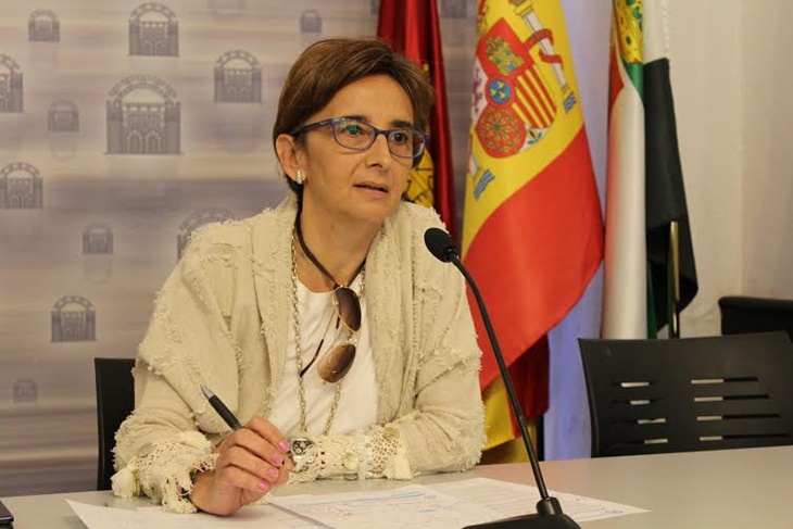 Carmona: “Dedicamos el doble de recursos a Servicios Sociales”