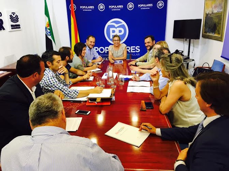 El PP exige a la Junta que "de voz" a los afectados de las gasolineras low-cost