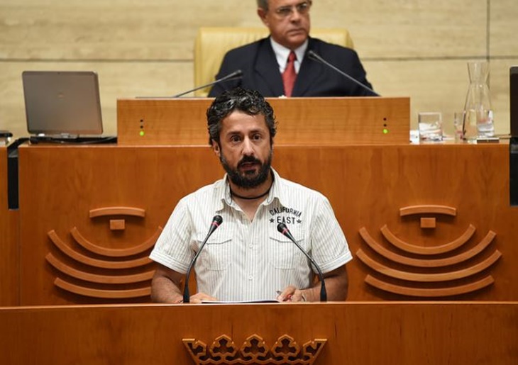 PP y PSOE se oponen a mejorar las condiciones laborales de los trabajadores del campo