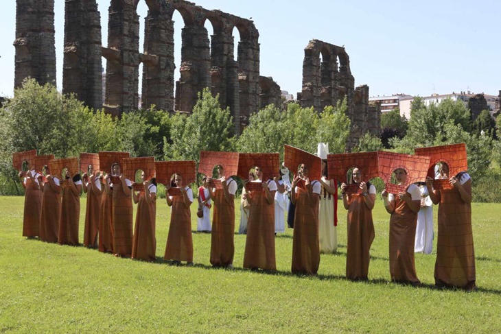 El colegio Cervantes de Mérida apadrina el Puente Romano