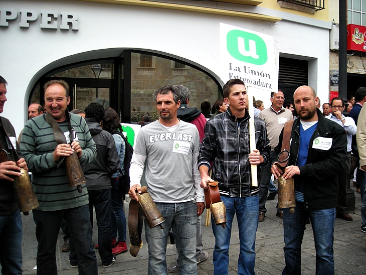 La Unión: “Los jóvenes necesitan que la Junta les pague lo que les debe”