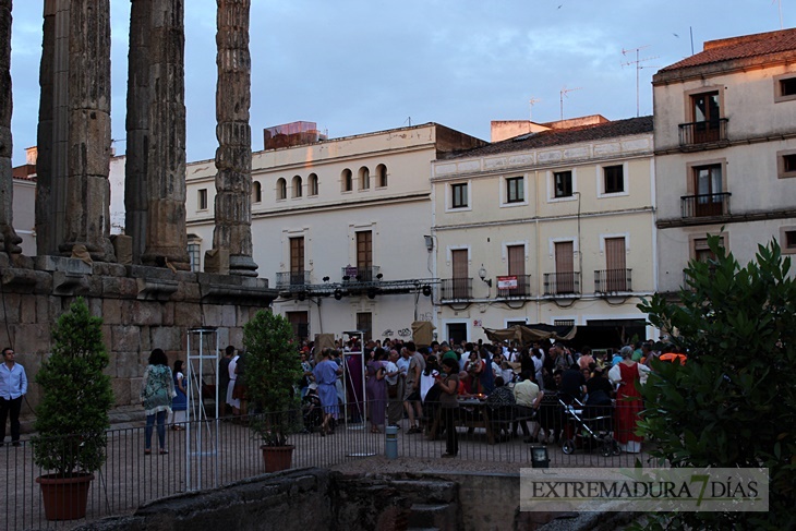 Cientos de personas disfrutan de la VII edición de Emérita Lúdica