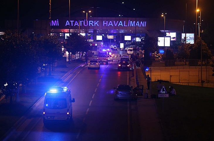 Más de 20 muertos en un atentado en el aeropuerto de Estambul