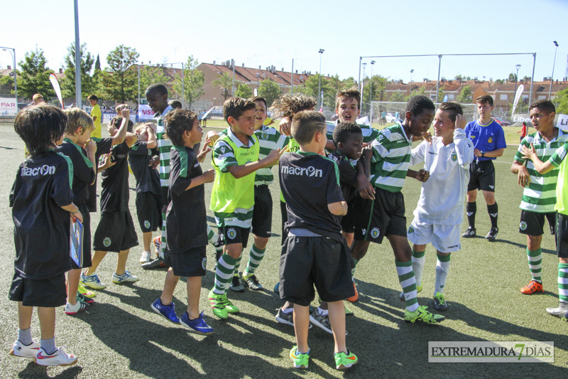 Imágenes de las finales y la entrega de trofeos del Mundialito