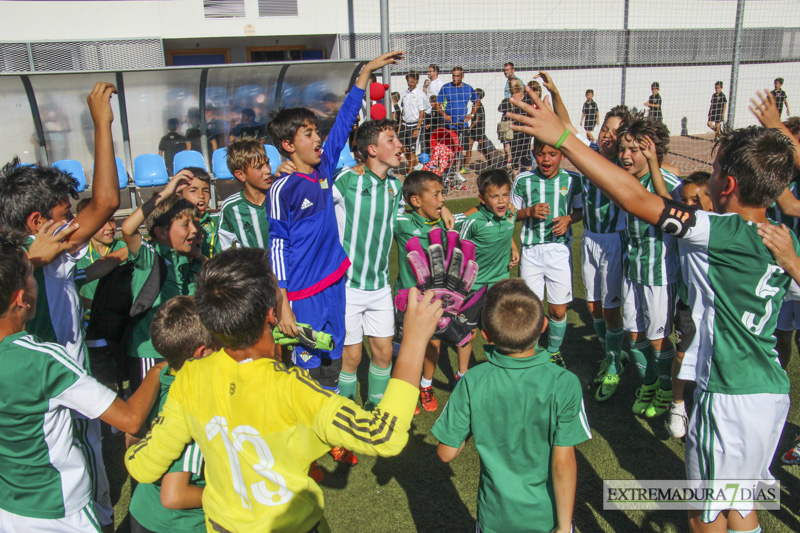 Imágenes de las finales y la entrega de trofeos del Mundialito