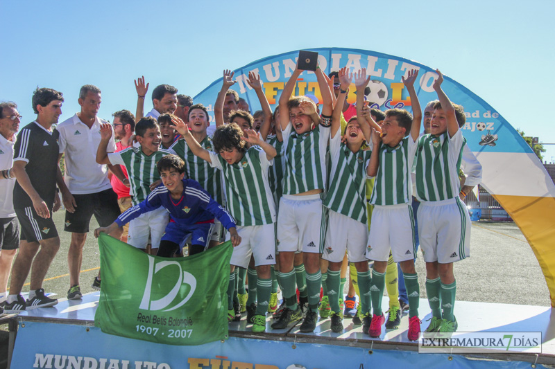 Imágenes de las finales y la entrega de trofeos del Mundialito