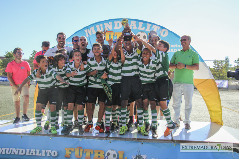 Imágenes de las finales y la entrega de trofeos del Mundialito