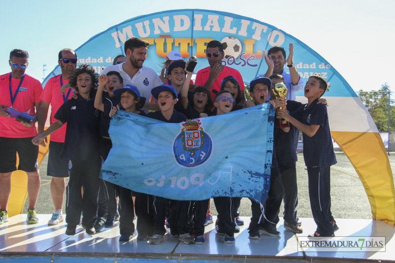 Imágenes de las finales y la entrega de trofeos del Mundialito