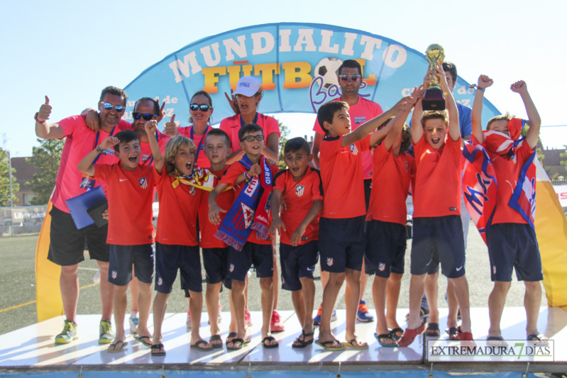 Imágenes de las finales y la entrega de trofeos del Mundialito