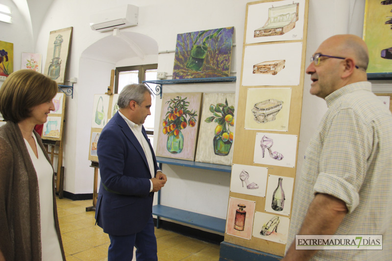 Imágenes de la visita de Fragoso la Escuela de Artes y Oficios ‘Adelardo Covarsí’