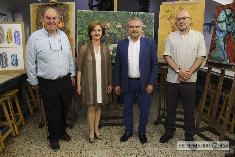 Imágenes de la visita de Fragoso la Escuela de Artes y Oficios ‘Adelardo Covarsí’