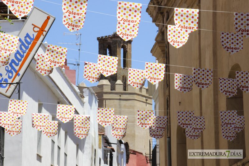 Imágenes del ambiente en la Feria de Día del casco en Badajoz