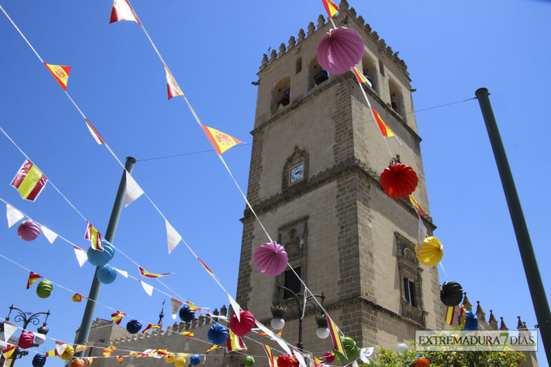 Imágenes del ambiente en la Feria de Día del casco en Badajoz