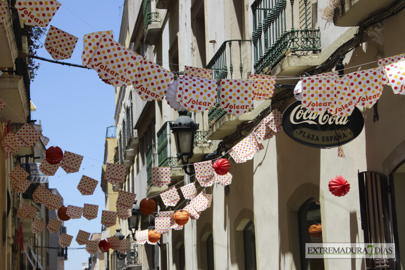 Imágenes del ambiente en la Feria de Día del casco en Badajoz