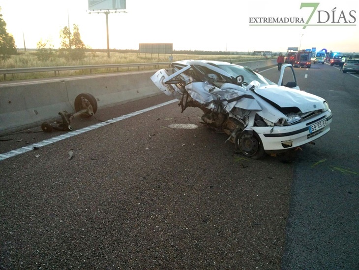 Un brutal accidente en Elvas deja un joven herido grave