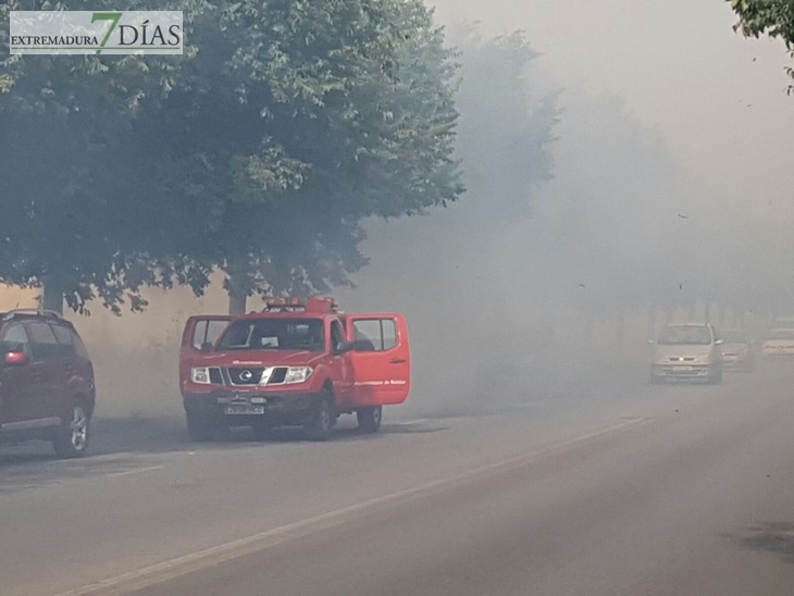 La Policía corta la avenida Manuel Rojas debido a un incendio