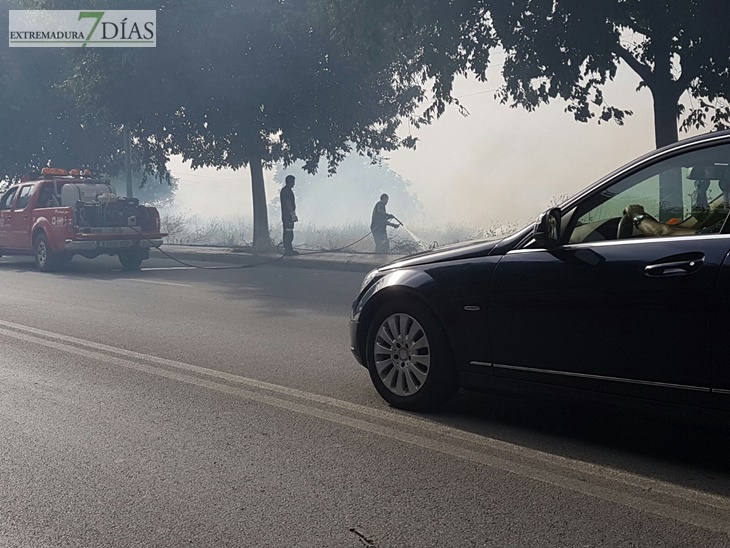 La Policía corta la avenida Manuel Rojas debido a un incendio