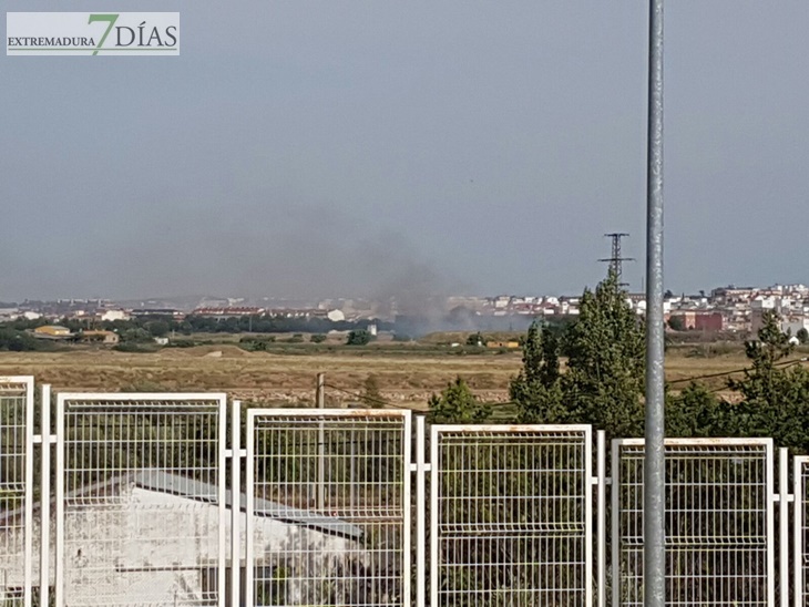 La Policía corta la avenida Manuel Rojas debido a un incendio