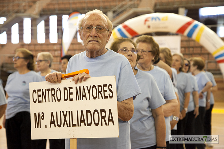 1000 mayores despiden su XX campaña en La Granadilla (Badajoz)