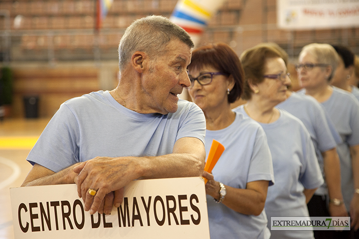 1000 mayores despiden su XX campaña en La Granadilla (Badajoz)