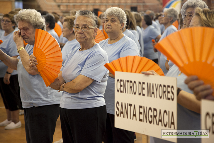 1000 mayores despiden su XX campaña en La Granadilla (Badajoz)