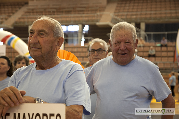 1000 mayores despiden su XX campaña en La Granadilla (Badajoz)