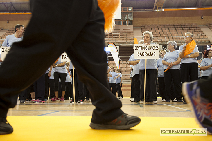 1000 mayores despiden su XX campaña en La Granadilla (Badajoz)