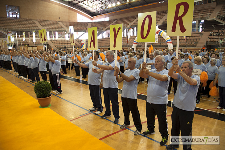 1000 mayores despiden su XX campaña en La Granadilla (Badajoz)