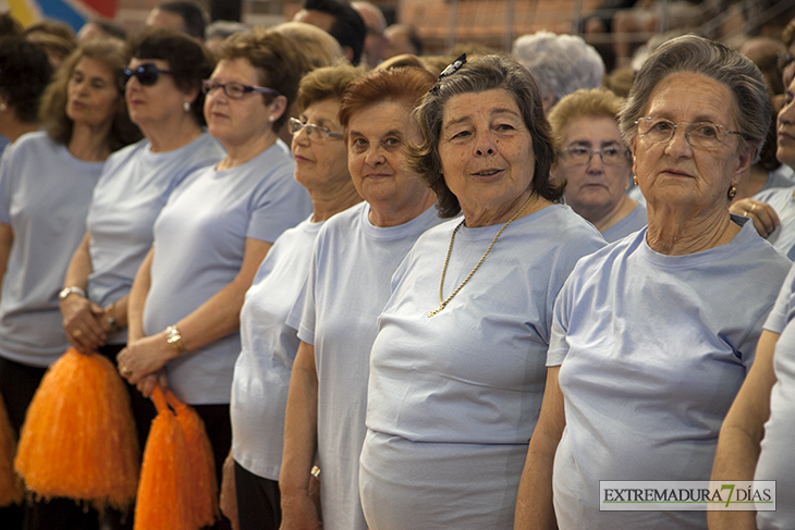 1000 mayores despiden su XX campaña en La Granadilla (Badajoz)