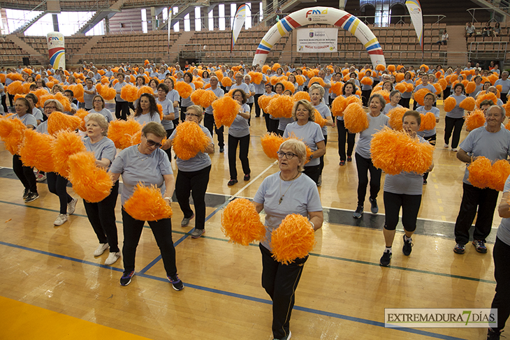 1000 mayores despiden su XX campaña en La Granadilla (Badajoz)